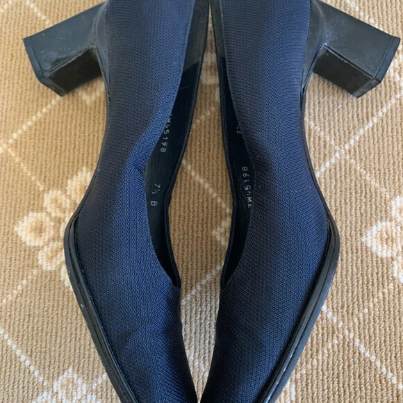 Stuart Weitzman Designer Fabric Mid Block Classic Heels Navy Blue Sz 7.5 - Picture 8 of 9